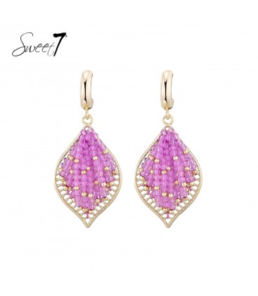 Oorbel met lila kralen in bladvormig design