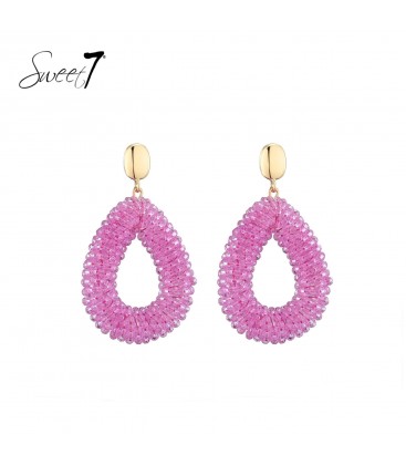 Oorbellen roze met glas kraaltjes en een goudkleurig oor knopje