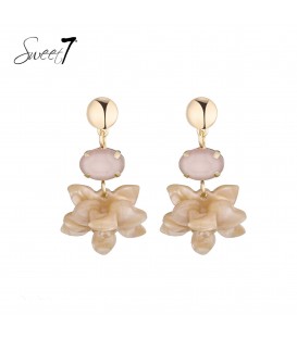 Oorbellen beige bloemen en een ovaal glas steentje