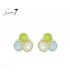 Oorbellen met mintgroen, lime en een blauw steentjes