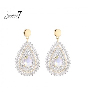 Oorbellen met kristal heldere kralen met een goudkleurig detail in het midden