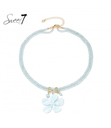 Halsketting groen met dubbele rij kralen en een bloem hanger