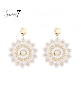 Oorbellen beige met goudkleurige stud