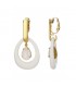 Oorclips met witte hanger en een heldere glas steen en goudkleurig element