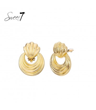 Oorclips goudkleurig met gelaagde ronde vorm