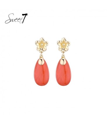 Oorbellen met rode druppel en bloemdesign