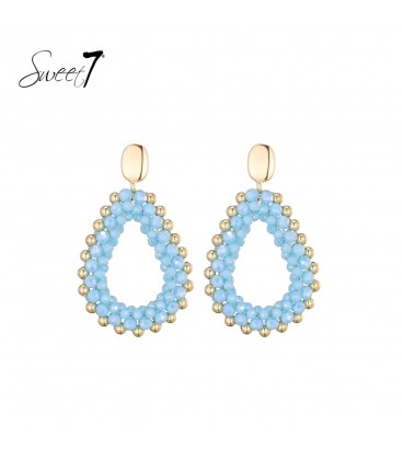 Oorbellen lichtblauwe kralen met goudkleurige rand