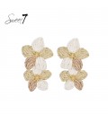 Oorbellen beige met bloemen in neutrale natuurtinten