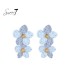 Oorbellen met dubbele lichtblauwe bloemen en goudkleurig hart