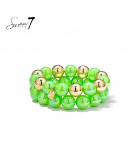 Armband met neon groene kralen en goudkleurige accenten