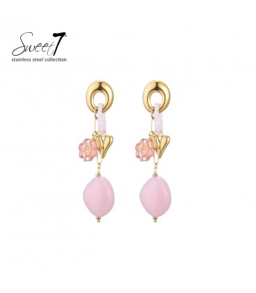 Oorbellen met roze kraal en een goudkleurig harten bedel