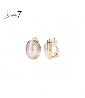 Oorclips ovale witte parel in goudkleurige rand