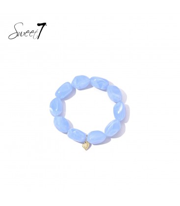 Armband met lichtblauwe kralen en goudkleurig hartbedeltje