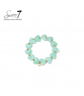 Armband met mintgroene hartjes en goudkleurige kralen