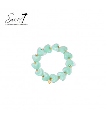 Armband met mintgroene hartjes en goudkleurige kralen
