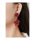 Oorclips rood met dubbele bloemvorm en goudkleurige rand