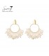 Oorbellen beige met fijne kralen en ronde hanger