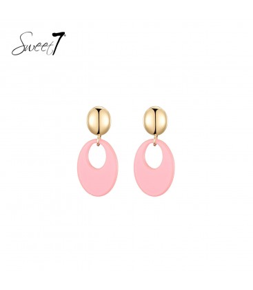 Oorbellen met goudkleurige knop en roze ovale hanger