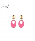 Oorbellen trendy roze hanger met een goudkleurig oor stukje