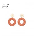Oorbellen oranje met elegante kralenring en goudkleurige afwerking