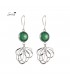Oorbellen met groene steen en zilverkleurige bloemhanger