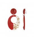 Oorclips rood met transparante halve ovaal en goudkleurige accenten.