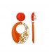 Oorclips oranje met transparante ovale vorm en goudkleurige details.
