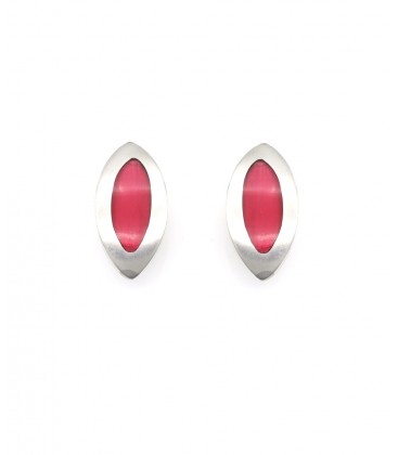 Oorclips met fuchsia roze ovale steen en zilverkleurige rand
