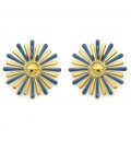 Oorclips met blauw en goudkleurig bloemdesign.