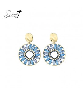 Oorbellen met blauwe bloemcirkel en goudkleurige details
